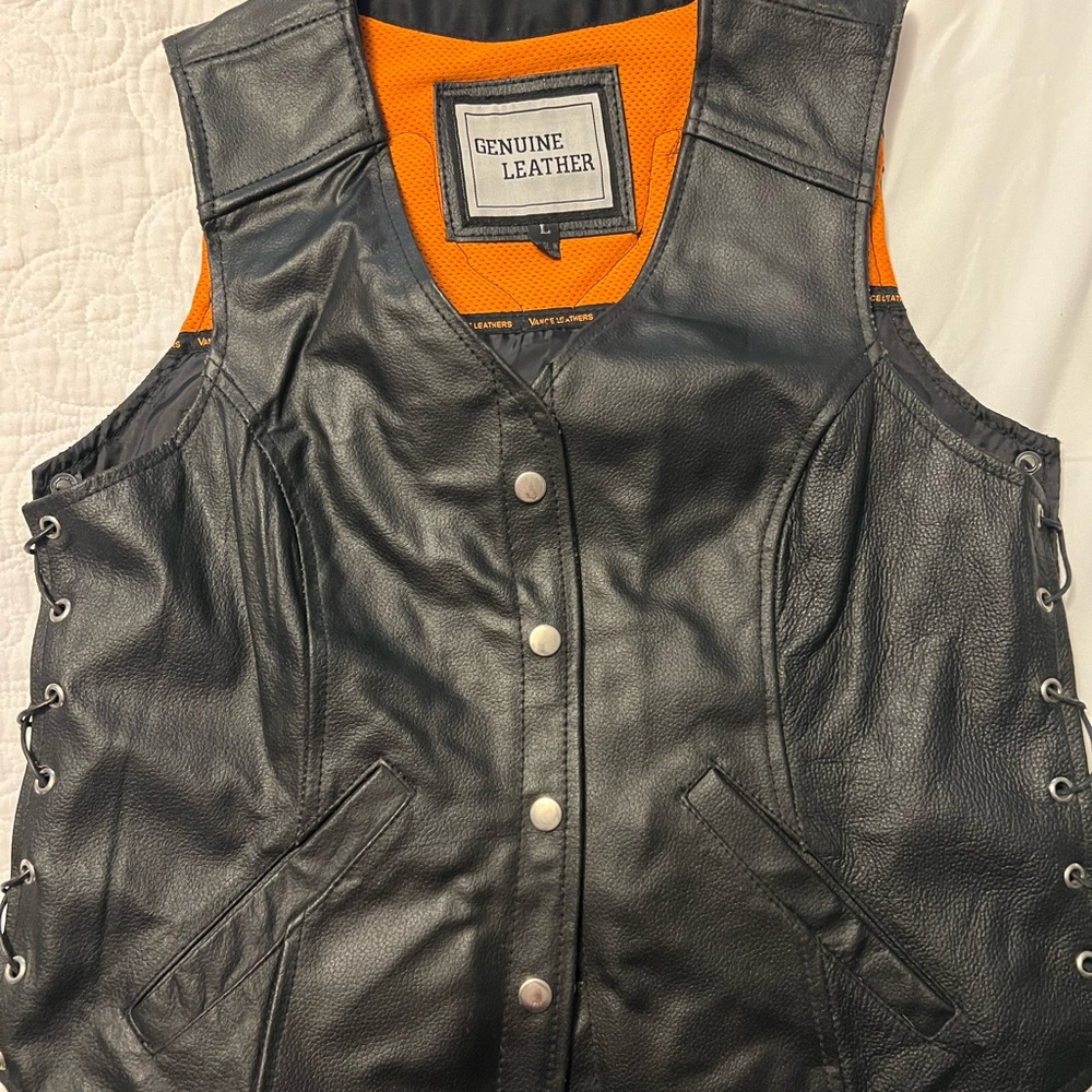 Harley-Davidson Black leather woman’s vest, black leather belt clip purse